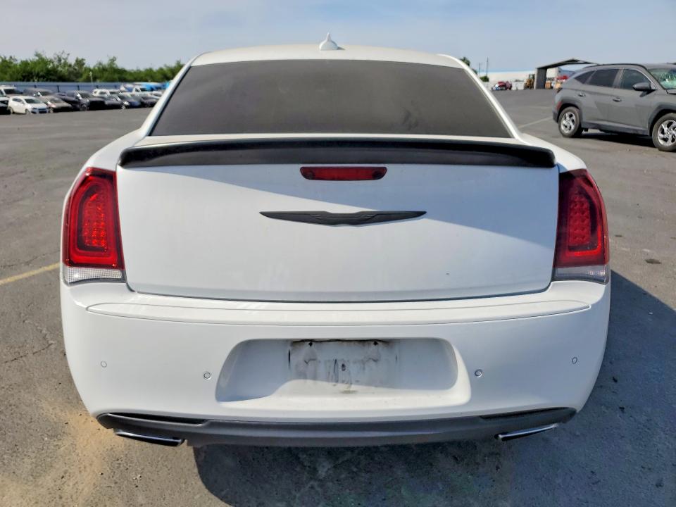 Продажа на аукционе авто 2017 Chrysler 300, vin: 2C3CCABG2HH646737, номер лота: 47890926