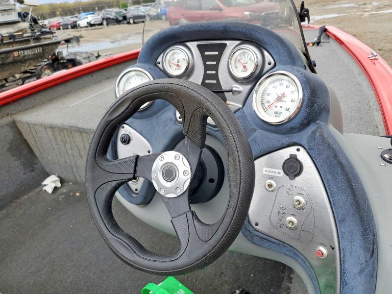 Продажа на аукционе авто 2016 Tracker 175 Twx Pro, vin: BUJ00950D516, номер лота: 78658035