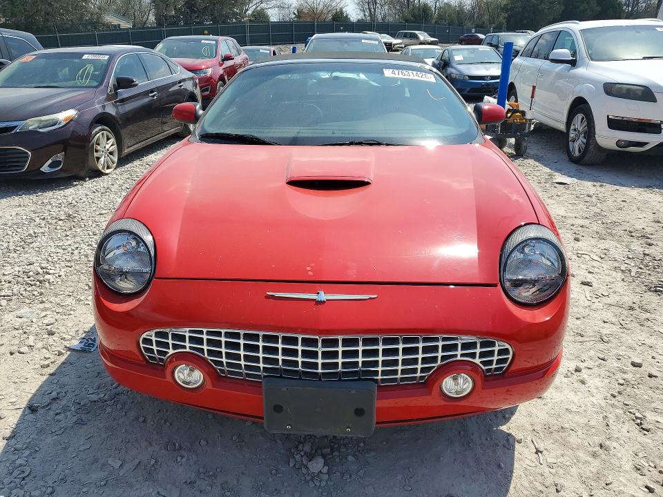 47631426 :رقم المزاد ، 1FAHP60A52Y102902 vin ، 2002 Ford Thunderbird مزاد بيع