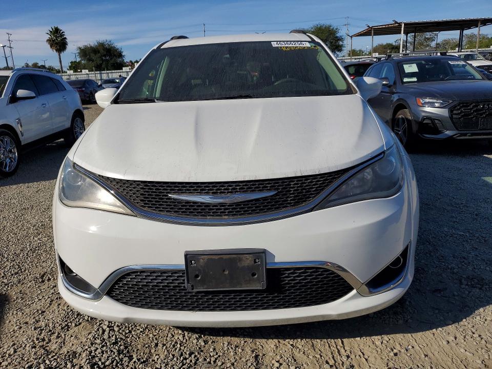 46366256 :رقم المزاد ، 2C4RC1BG8HR795007 vin ، 2017 Chrysler Pacifica مزاد بيع
