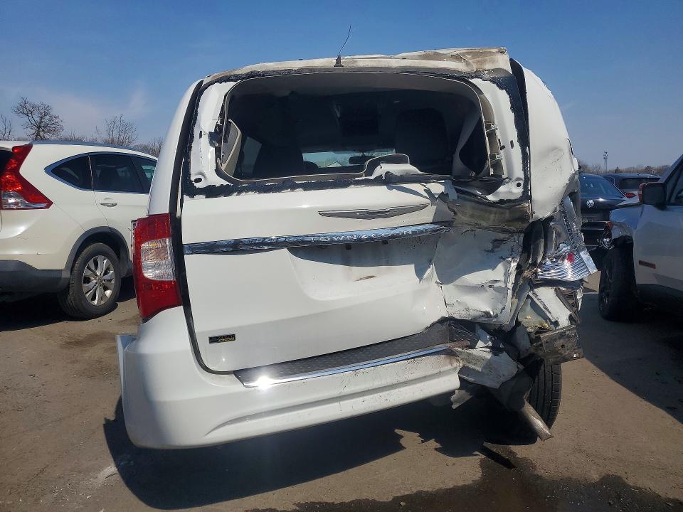 2015 Chrysler Town & Country მანქანა იყიდება აუქციონზე, vin: 2C4RC1BG0FR637130, აუქციონის ნომერი: 47610896
