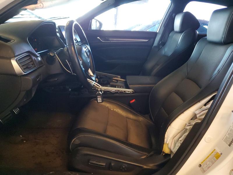 47011036 :رقم المزاد ، 1HGCV1F37JA157057 vin ، 2018 Honda Accord مزاد بيع