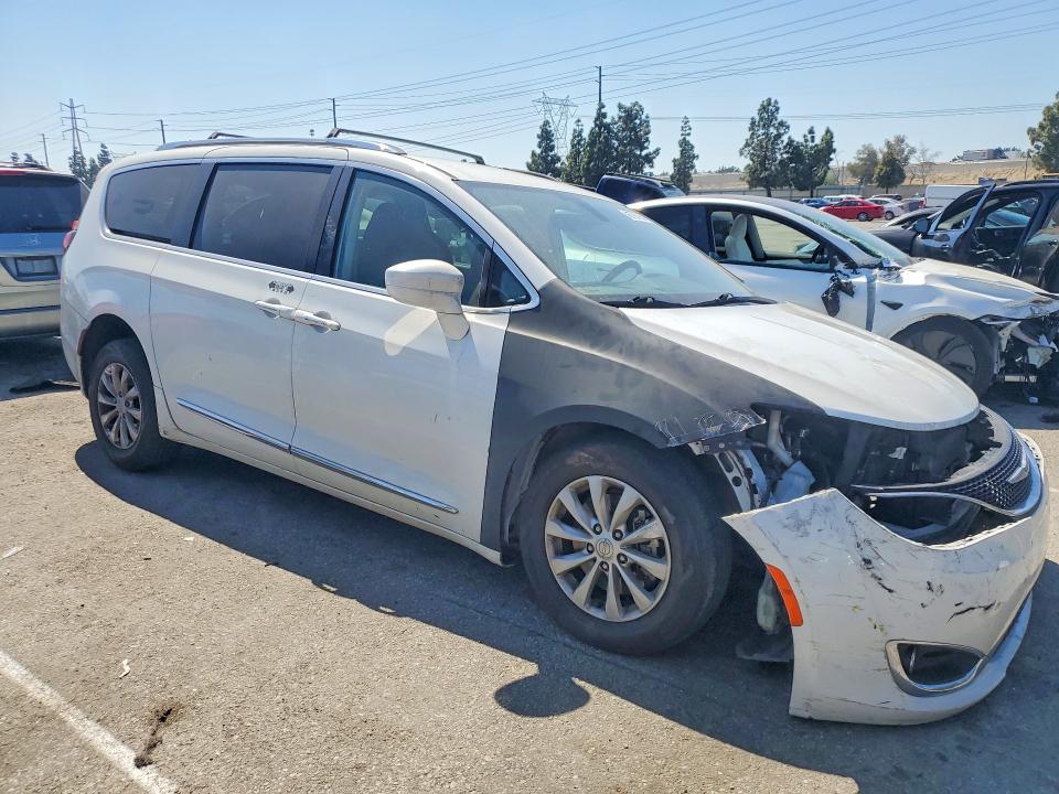 2019 Chrysler Pacifica მანქანა იყიდება აუქციონზე, vin: 2C4RC1BG5KR626294, აუქციონის ნომერი: 46765796