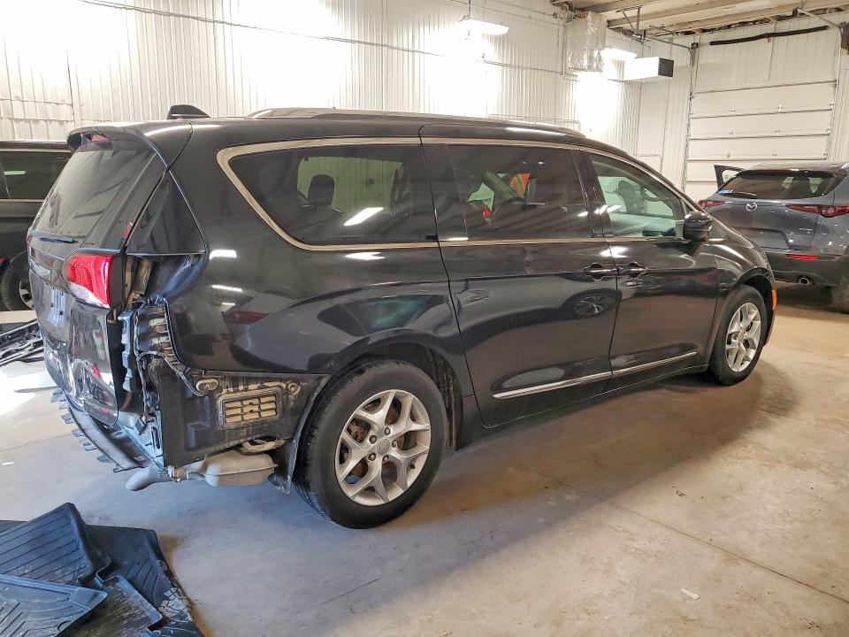 Продаж на аукціоні авто 2017 Chrysler Pacifica, vin: 2C4RC1EG7HR756842, номер лоту: 42072006