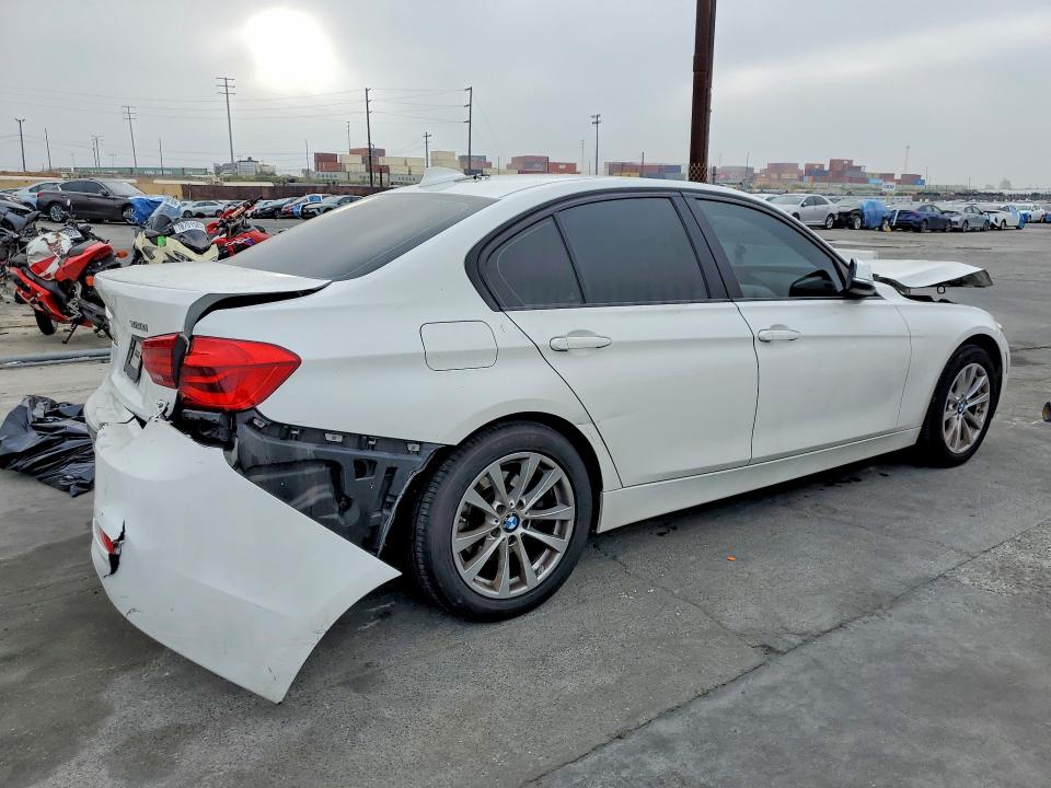 Продаж на аукціоні авто 2016 Bmw 320, vin: WBA8E1G50GNT38018, номер лоту: 46956906