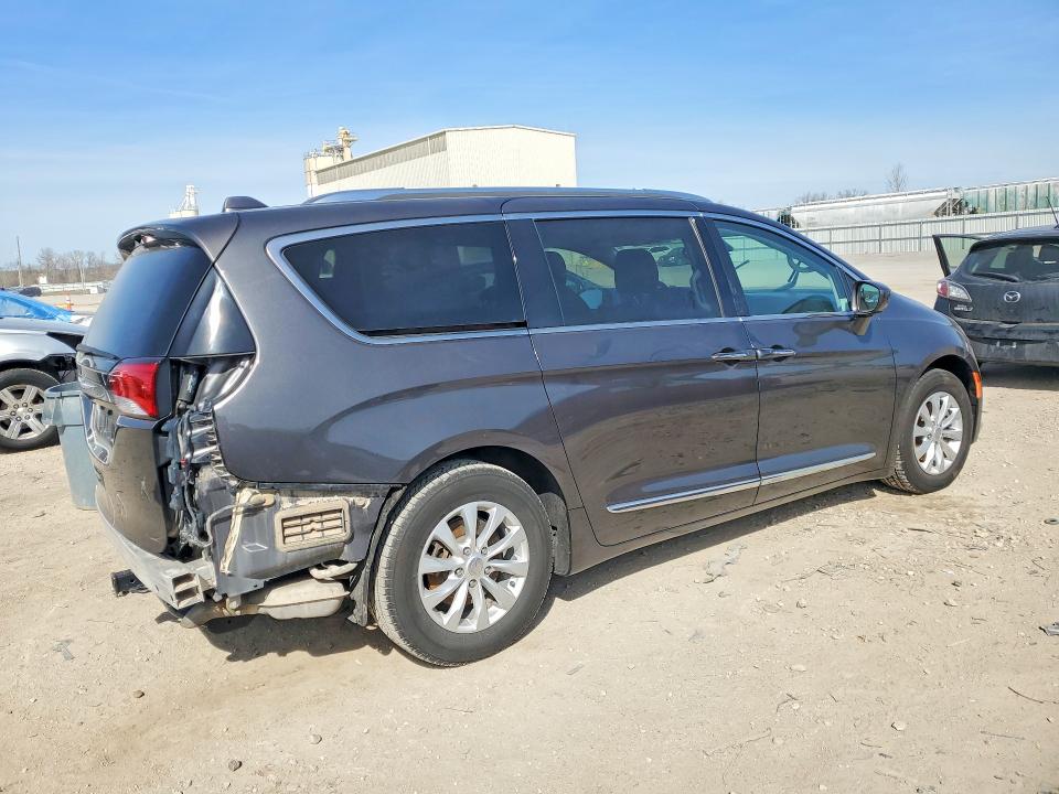 46097506 :رقم المزاد ، 2C4RC1BG1JR101618 vin ، 2018 Chrysler Pacifica مزاد بيع