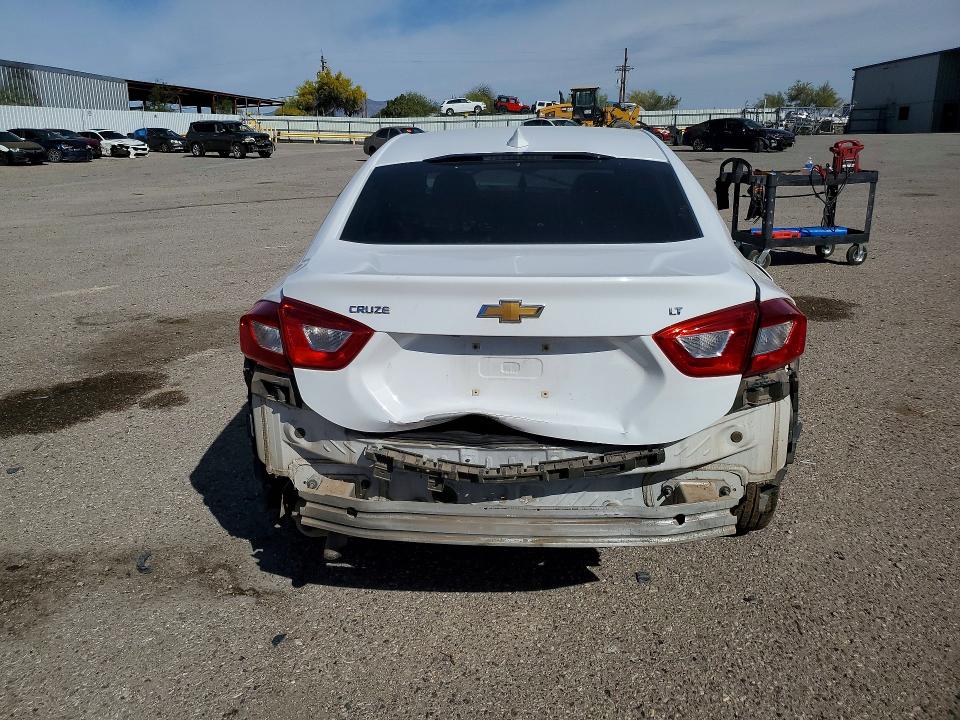 Продаж на аукціоні авто 2018 Chevrolet Cruze, vin: 1G1BE5SM0J7190472, номер лоту: 46231806