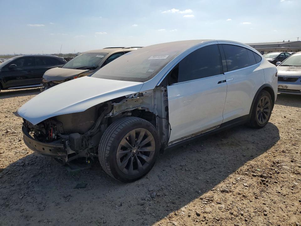 2018 Tesla Model X მანქანა იყიდება აუქციონზე, vin: 5YJXCAE29JF099944, აუქციონის ნომერი: 79370305