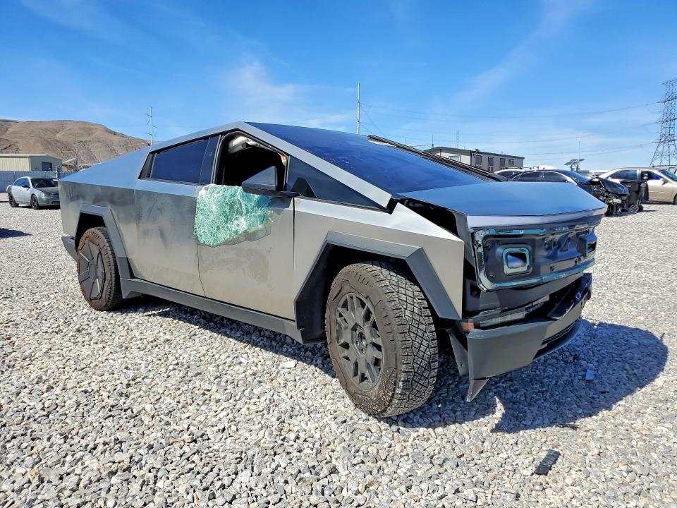 46055876 :رقم المزاد ، 7G2CEGEC9SA077409 vin ، 2025 Tesla Cybertruck مزاد بيع