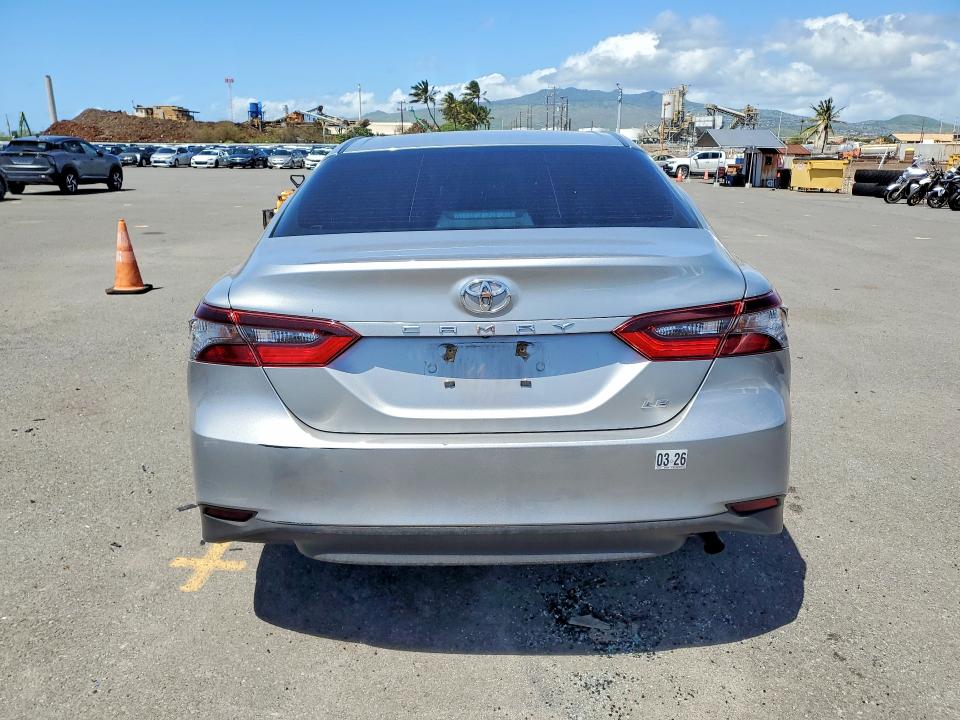 47303916 :رقم المزاد ، 4T1C11AK7NU027725 vin ، 2022 Toyota Camry مزاد بيع