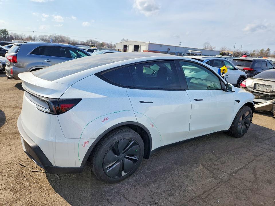 46437366 :رقم المزاد ، 7SAYGDED4TA415636 vin ، 2026 Tesla Model Y مزاد بيع