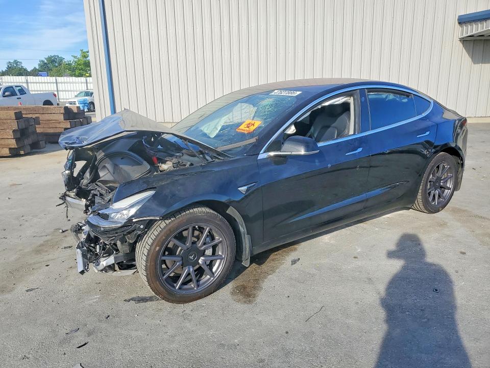 47627886 :رقم المزاد ، 5YJ3E1EB6JF178643 vin ، 2018 Tesla Model 3 مزاد بيع