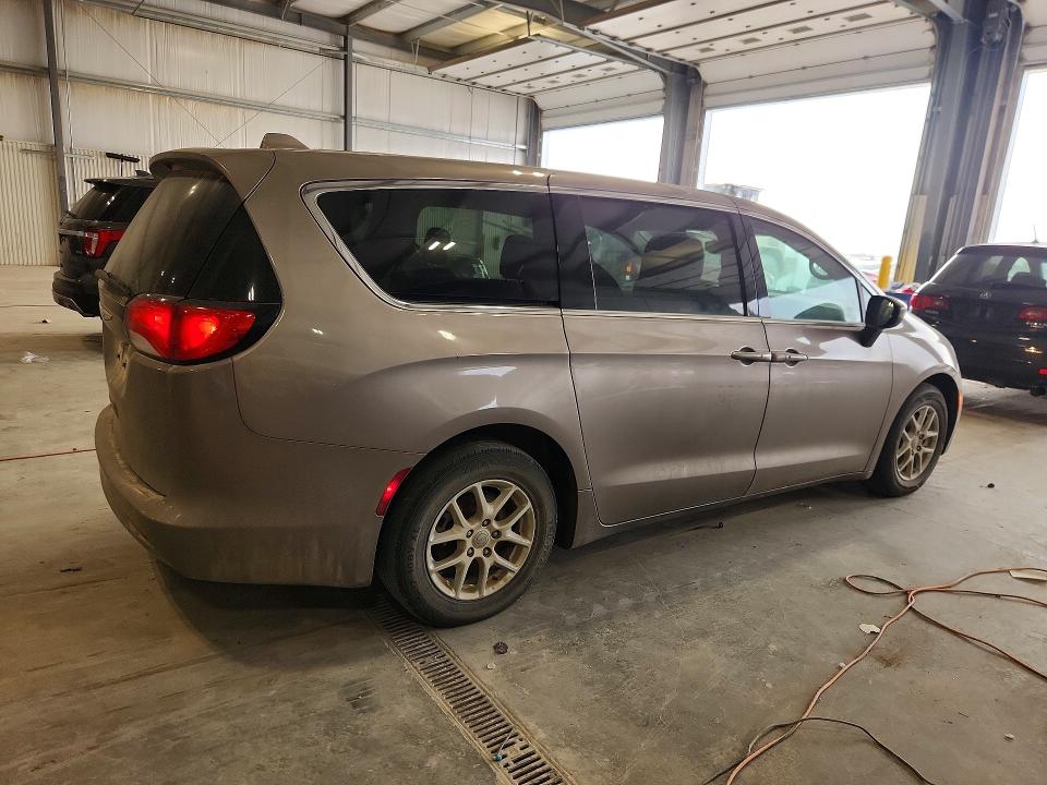 47744596 :رقم المزاد ، 2C4RC1DG0HR536489 vin ، 2017 Chrysler Pacifica مزاد بيع
