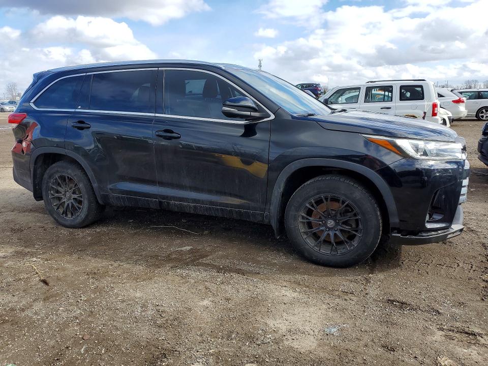 76202155 :رقم المزاد ، 5TDDZRFH1JS833975 vin ، 2018 Toyota Highlander مزاد بيع