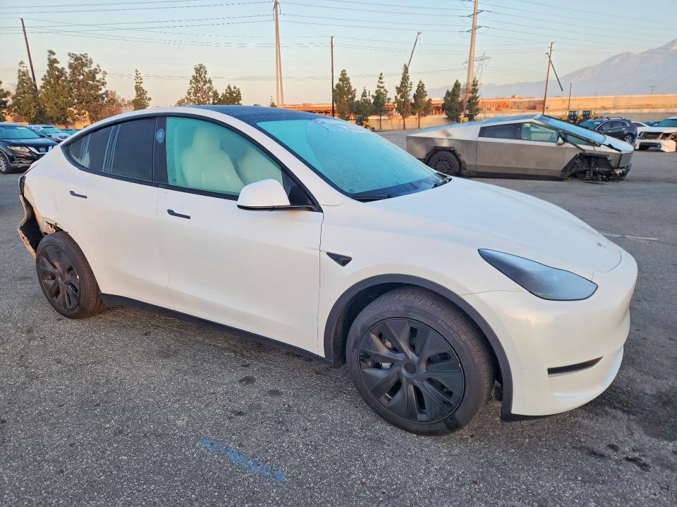 45616186 :رقم المزاد ، 7SAYGDED8RF154488 vin ، 2024 Tesla Model Y مزاد بيع