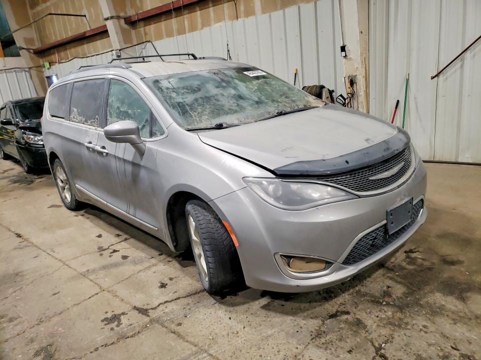46442766 :رقم المزاد ، 2C4RC1BG6HR668689 vin ، 2017 Chrysler Pacifica مزاد بيع