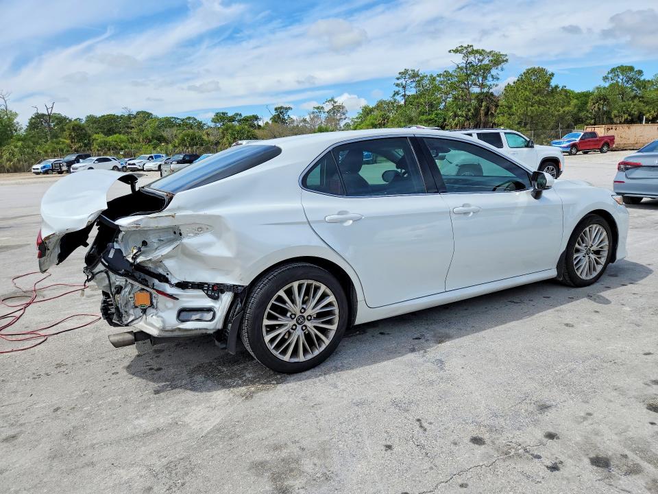 Продаж на аукціоні авто 2018 Toyota Camry, vin: 4T1B11HK8JU019595, номер лоту: 46878196