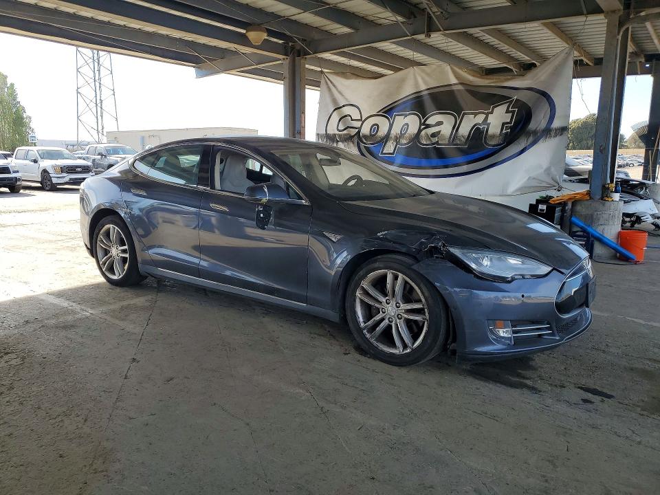 41760316 :رقم المزاد ، 5YJSA1H17EFP61285 vin ، 2014 Tesla Model S مزاد بيع