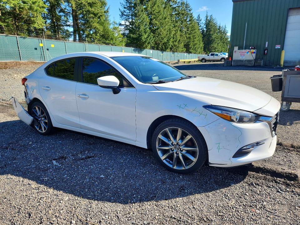 47672106 :رقم المزاد ، 3MZBN1V38JM205404 vin ، 2018 Mazda 3 مزاد بيع
