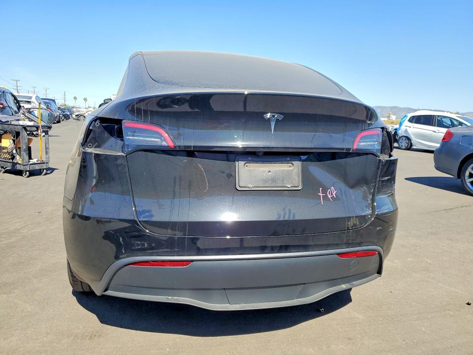 2025 Tesla Model Y მანქანა იყიდება აუქციონზე, vin: 7SAYGDED8SF317114, აუქციონის ნომერი: 46521846