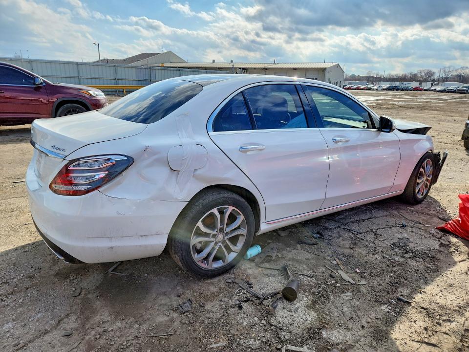 41951426 :رقم المزاد ، 55SWF4KB1FU052762 vin ، 2015 Mercedes Benz C مزاد بيع