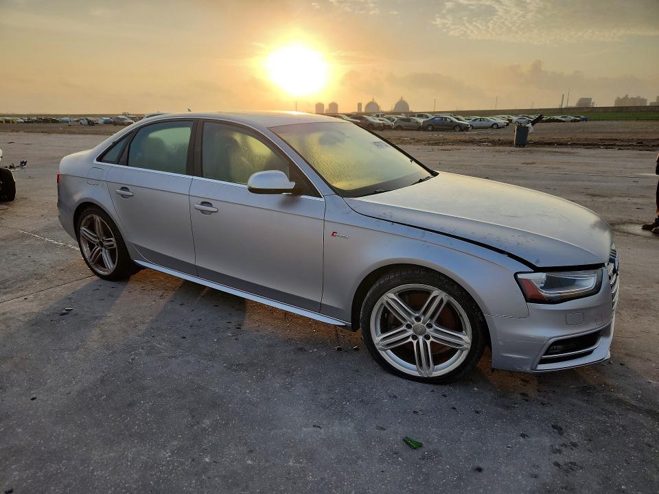41781726 :رقم المزاد ، WAUBGAFL2FA011531 vin ، 2015 Audi S4 مزاد بيع