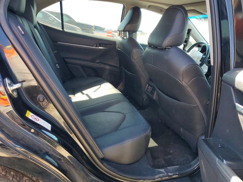 46400626 :رقم المزاد ، 4T1B61HK8JU039833 vin ، 2018 Toyota Camry مزاد بيع