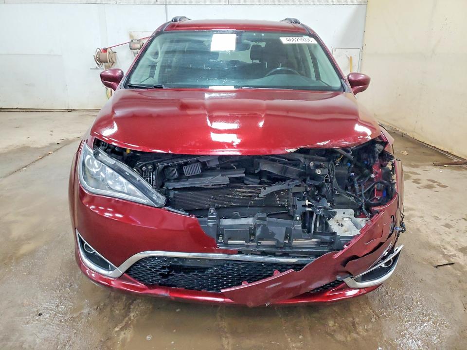 46829806 :رقم المزاد ، 2C4RC1BG5HR527578 vin ، 2017 Chrysler Pacifica مزاد بيع