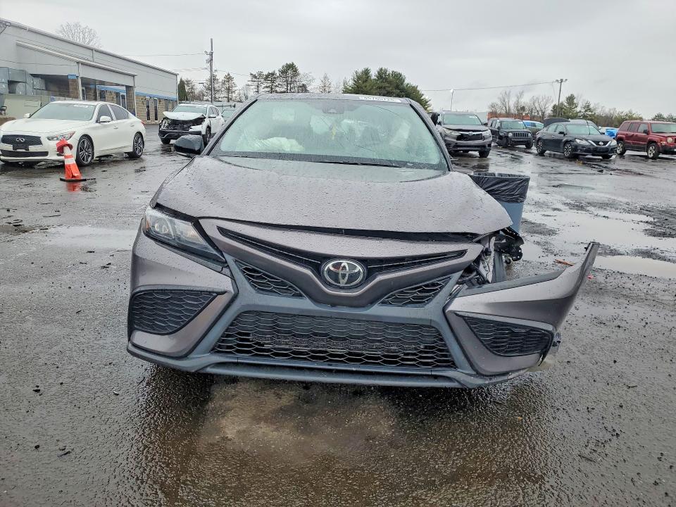 Продаж на аукціоні авто 2022 Toyota Camry, vin: 4T1G11AK5NU696688, номер лоту: 45765726