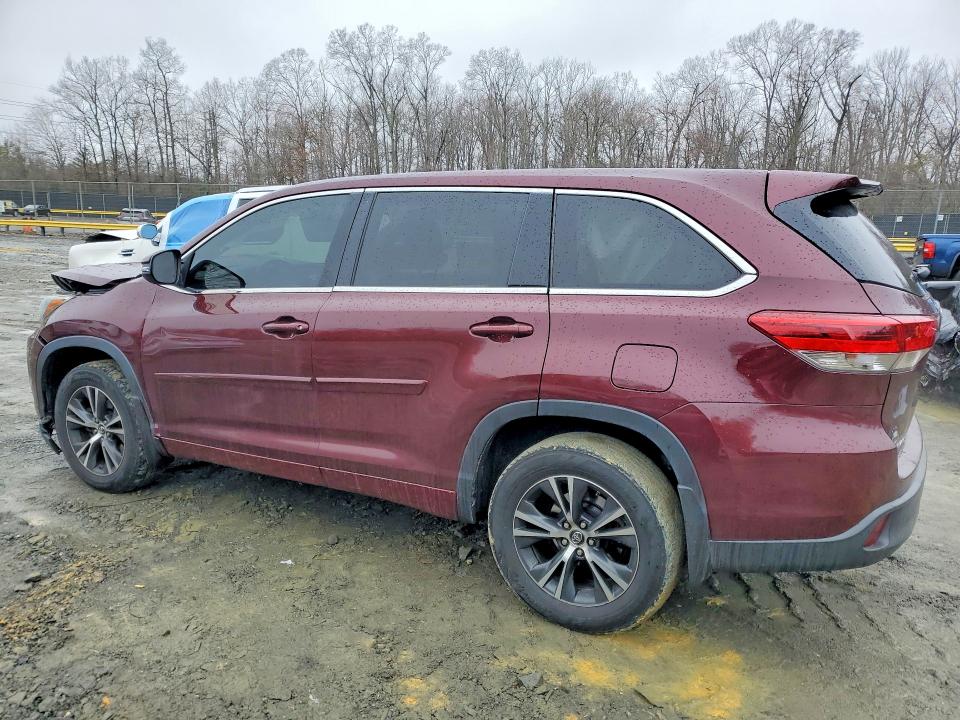 41696866 :رقم المزاد ، 5TDBZRFH6JS495447 vin ، 2018 Toyota Highlander مزاد بيع
