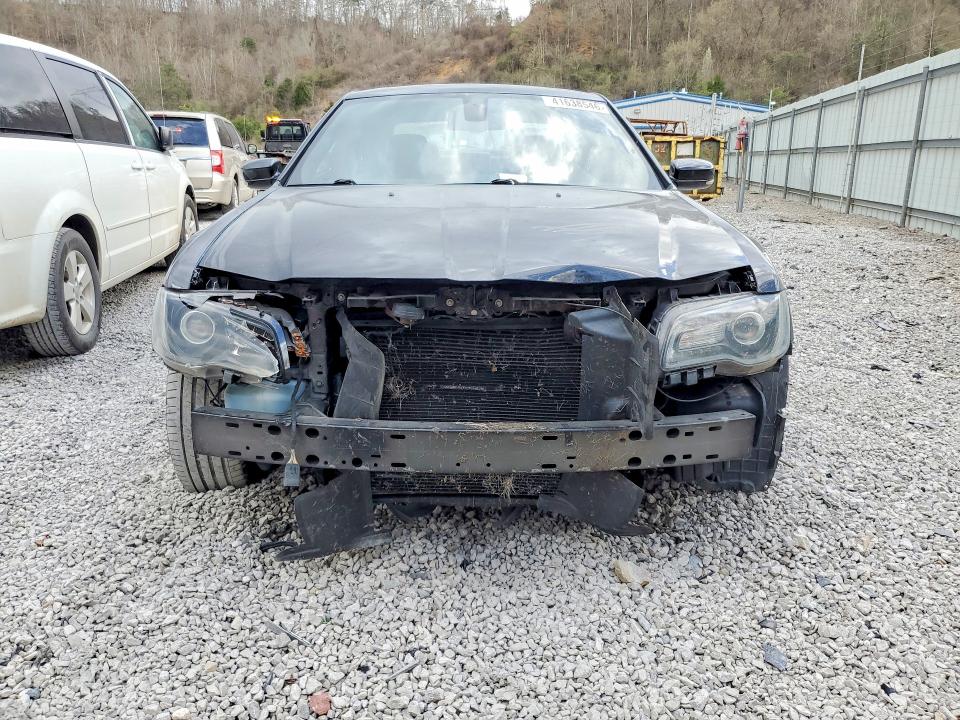 2021 Chrysler 300 მანქანა იყიდება აუქციონზე, vin: 2C3CCABT3MH585695, აუქციონის ნომერი: 41638546