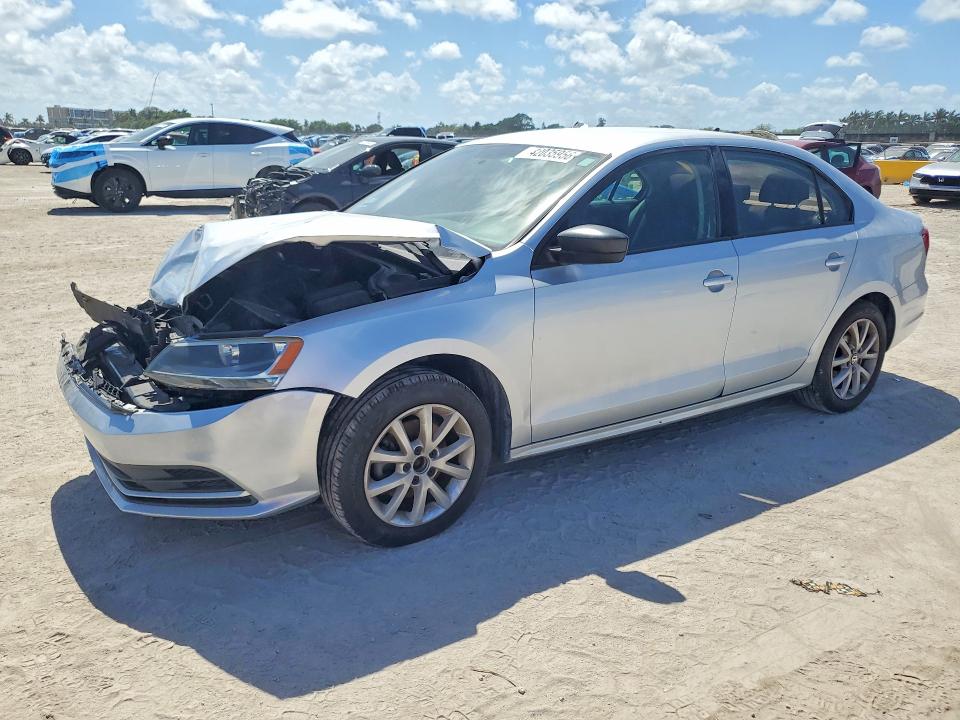 42035956 :رقم المزاد ، 3VWD17AJ8FM218138 vin ، 2015 Volkswagen Jetta مزاد بيع