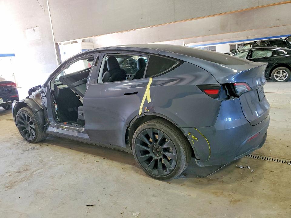 46720766 :رقم المزاد ، 7SAYGAEE5PF833963 vin ، 2023 Tesla Model Y مزاد بيع