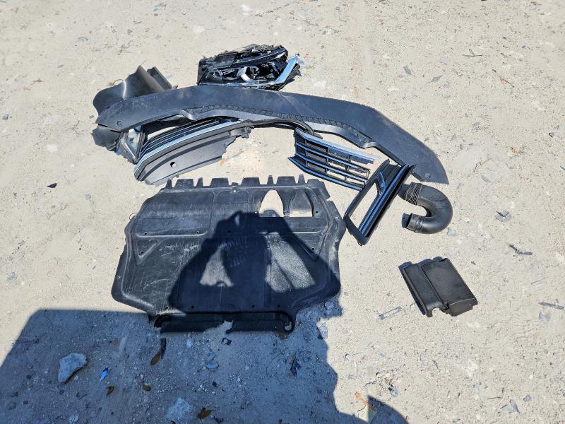 41945706 :رقم المزاد ، 1VWBA7A3XJC008045 vin ، 2018 Volkswagen Passat مزاد بيع