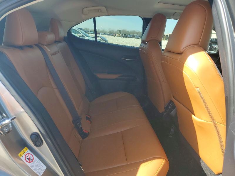 46465646 :رقم المزاد ، JTHU9JBH3K2015890 vin ، 2019 Lexus Ux 250h مزاد بيع