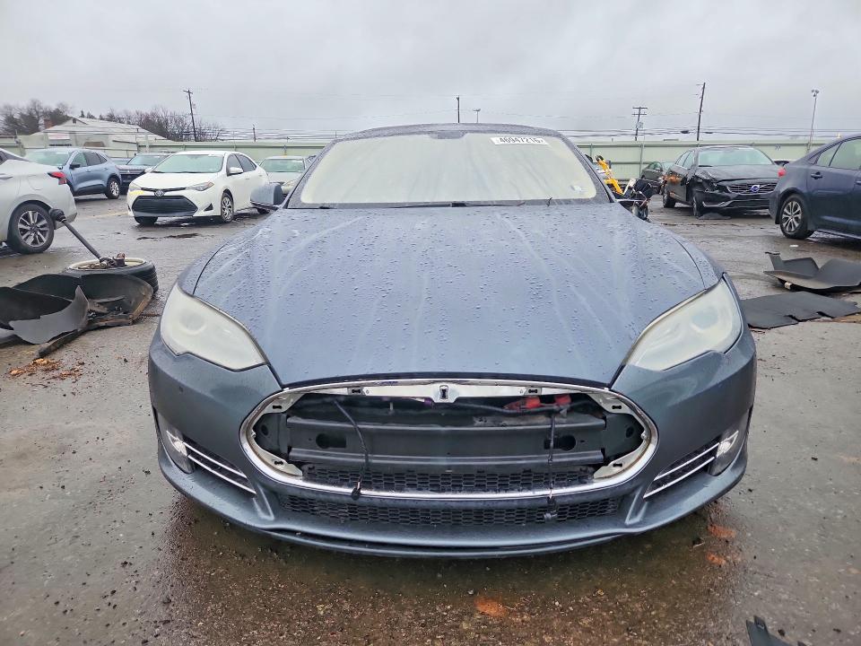 2013 Tesla Model S მანქანა იყიდება აუქციონზე, vin: 5YJSA1CN4DFP20802, აუქციონის ნომერი: 46947216