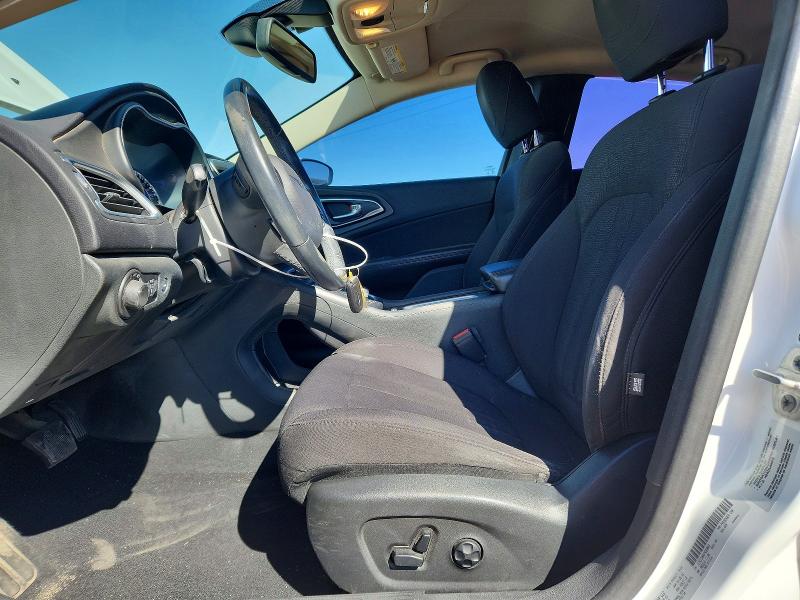 41605396 :رقم المزاد ، 1C3CCCAB6FN568002 vin ، 2015 Chrysler 200 مزاد بيع