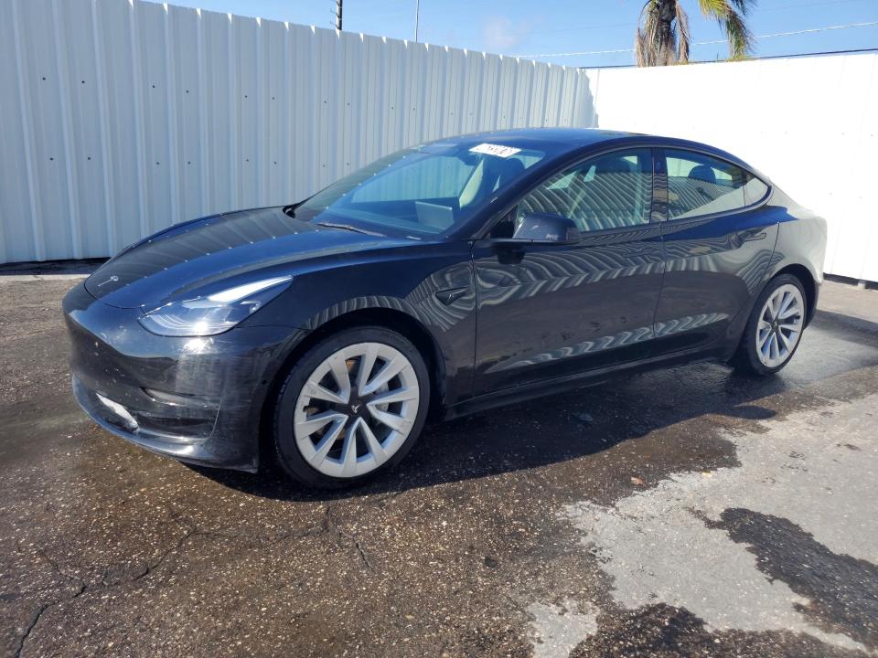 46232876 :رقم المزاد ، 5YJ3E1EA2NF372101 vin ، 2022 Tesla Model 3 مزاد بيع