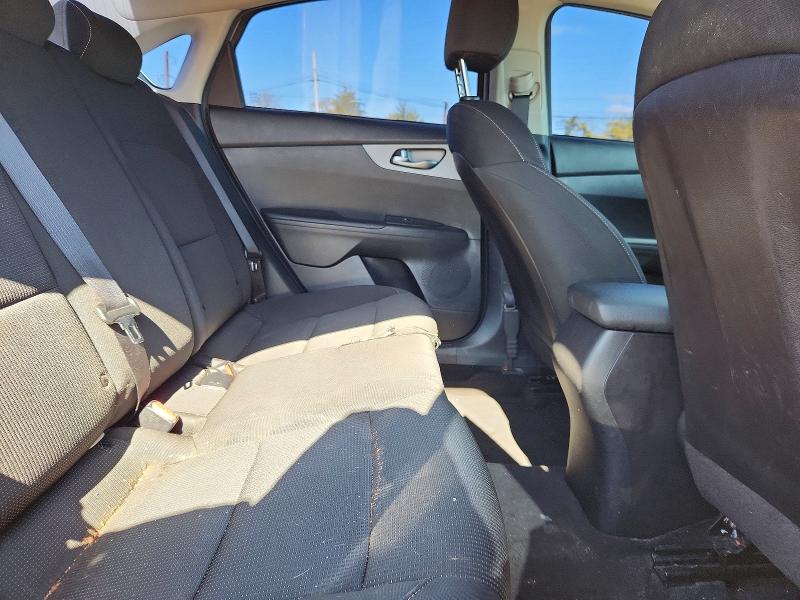 47215816 :رقم المزاد ، 3KPF24AD7ME386653 vin ، 2021 Kia Forte مزاد بيع