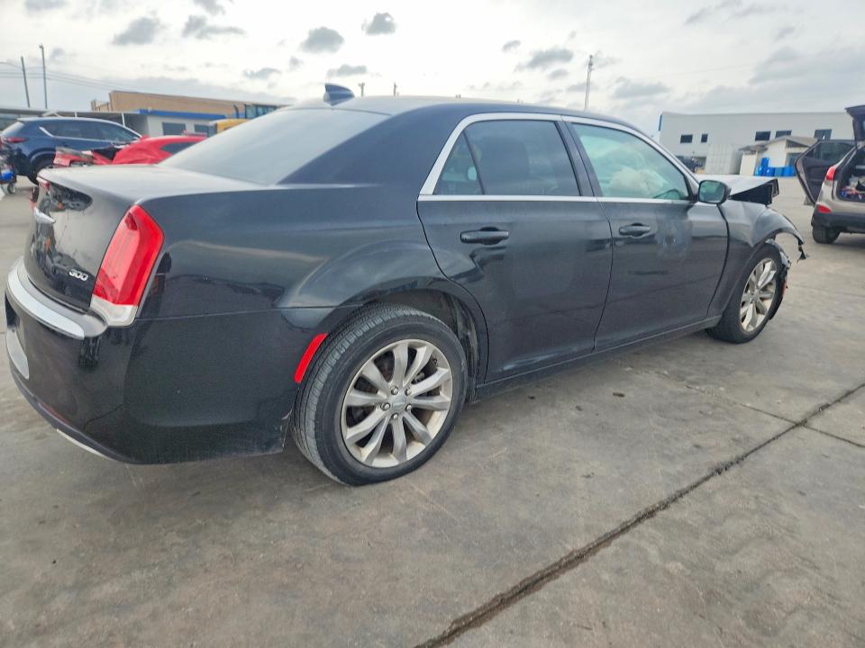 41606436 :رقم المزاد ، 2C3CCARG2JH235026 vin ، 2018 Chrysler 300 مزاد بيع