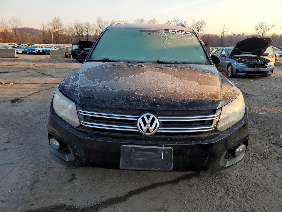 2013 Volkswagen Tiguan მანქანა იყიდება აუქციონზე, vin: WVGBV3AX9DW083952, აუქციონის ნომერი: 46897036