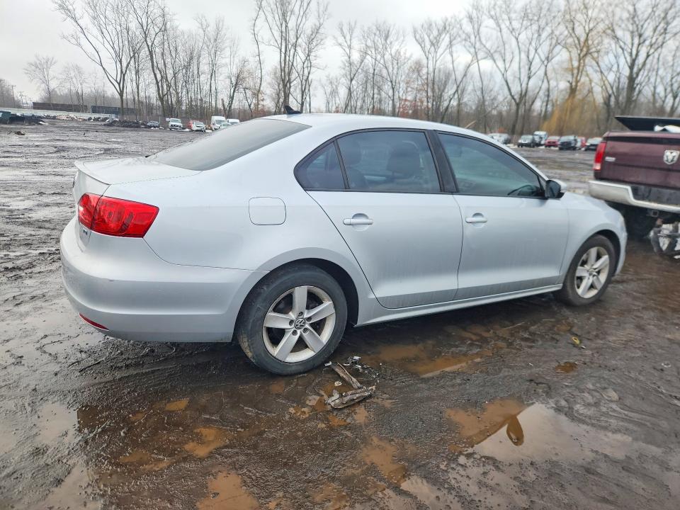 41916866 :رقم المزاد ، 3VWLL7AJ7CM323674 vin ، 2012 Volkswagen Jetta مزاد بيع