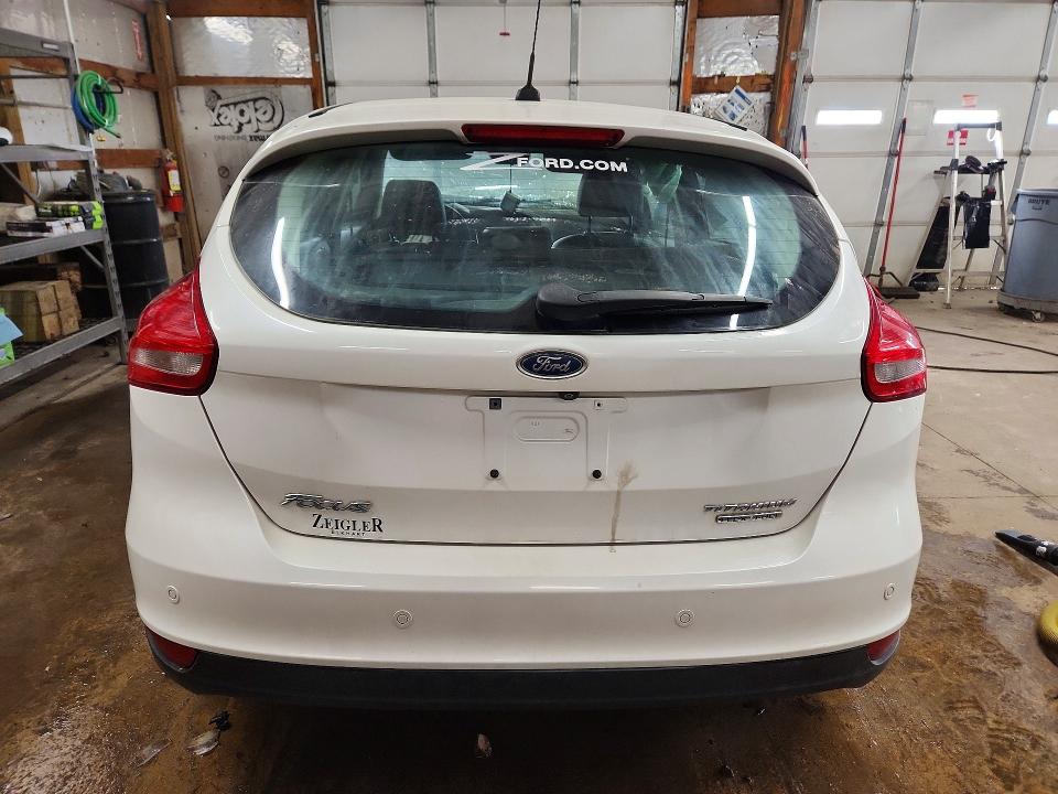 47104026 :رقم المزاد ، 1FADP3N27FL303508 vin ، 2015 Ford Focus مزاد بيع