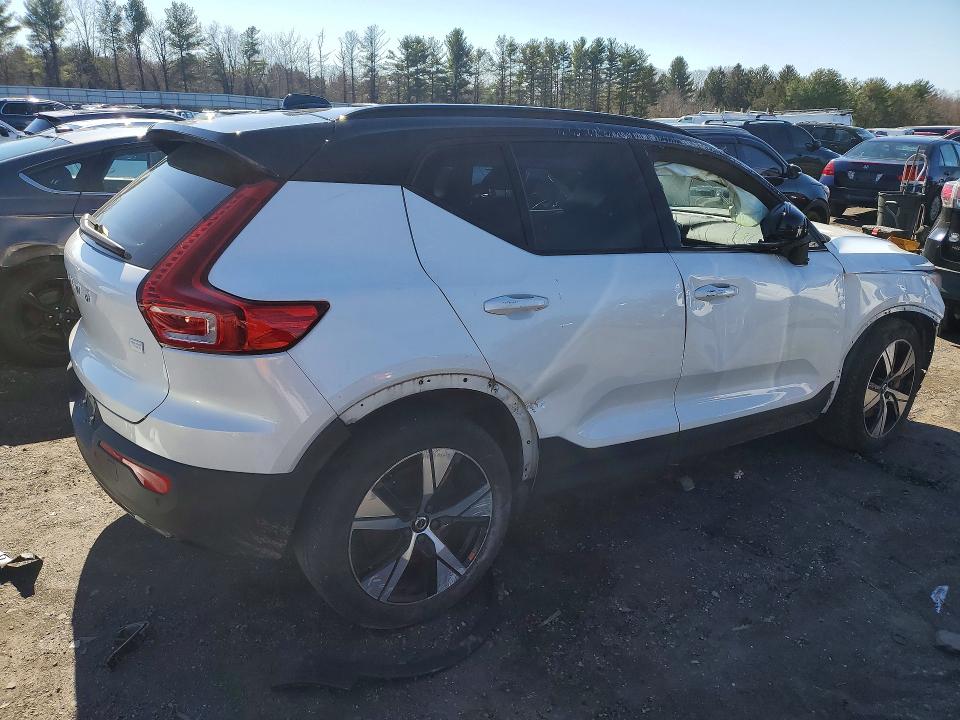 Продаж на аукціоні авто 2022 Volvo Xc40, vin: YV4ED3UR4N2685911, номер лоту: 41964126