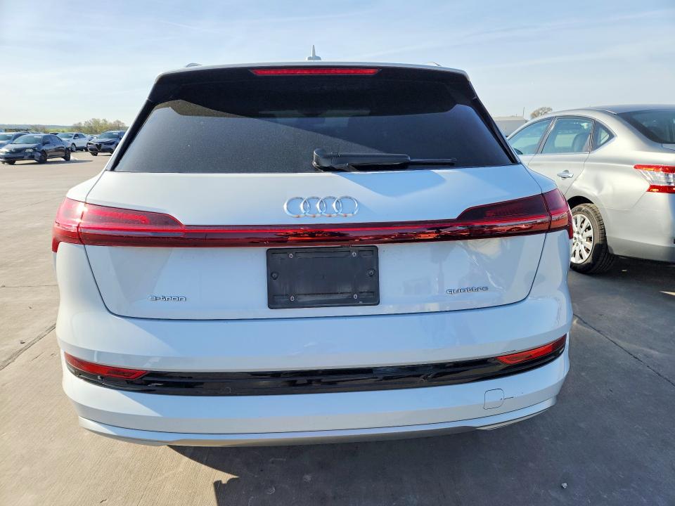 Продаж на аукціоні авто 2022 Audi E-tron, vin: WA1LAAGE3NB027118, номер лоту: 46112386