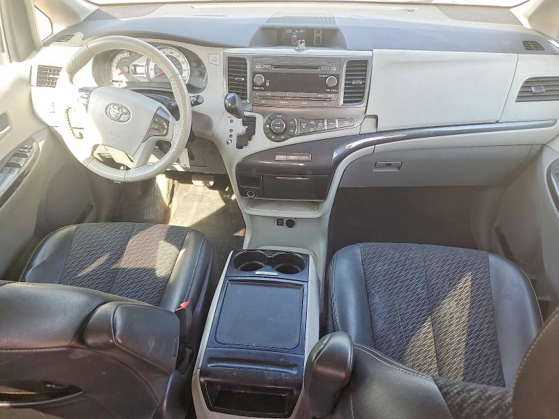 47608646 :رقم المزاد ، 5TDXK3DC5CS211307 vin ، 2012 Toyota Sienna مزاد بيع