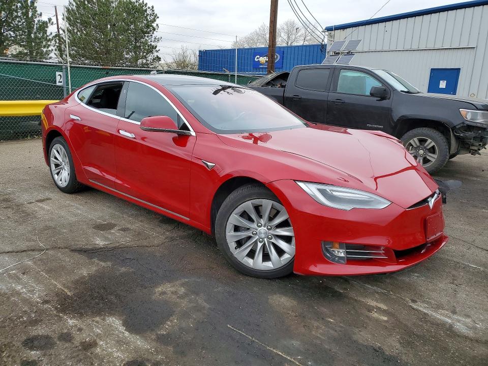48048326 :رقم المزاد ، 5YJSA1E27HF213515 vin ، 2017 Tesla Model S مزاد بيع