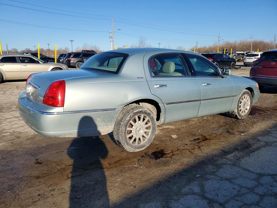 2007 Lincoln Town Car მანქანა იყიდება აუქციონზე, vin: 1LNHM81W87Y627240, აუქციონის ნომერი: 79497305