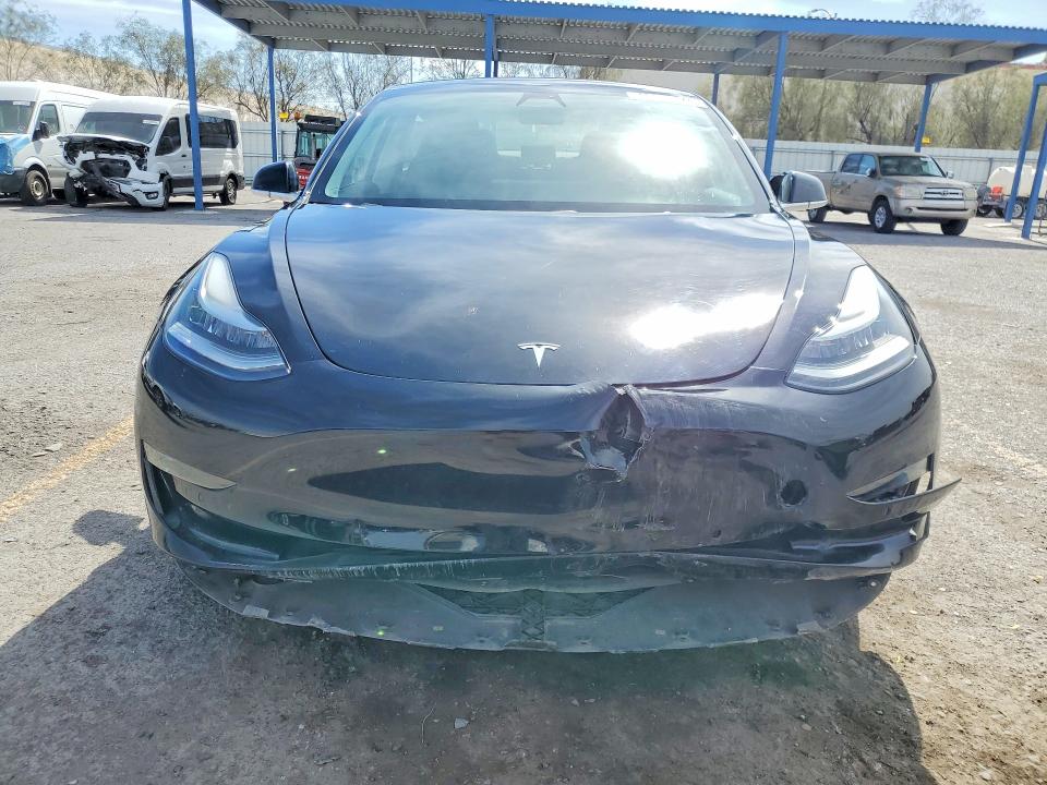 45665346 :رقم المزاد ، 5YJ3E1EA5JF045167 vin ، 2018 Tesla Model 3 مزاد بيع