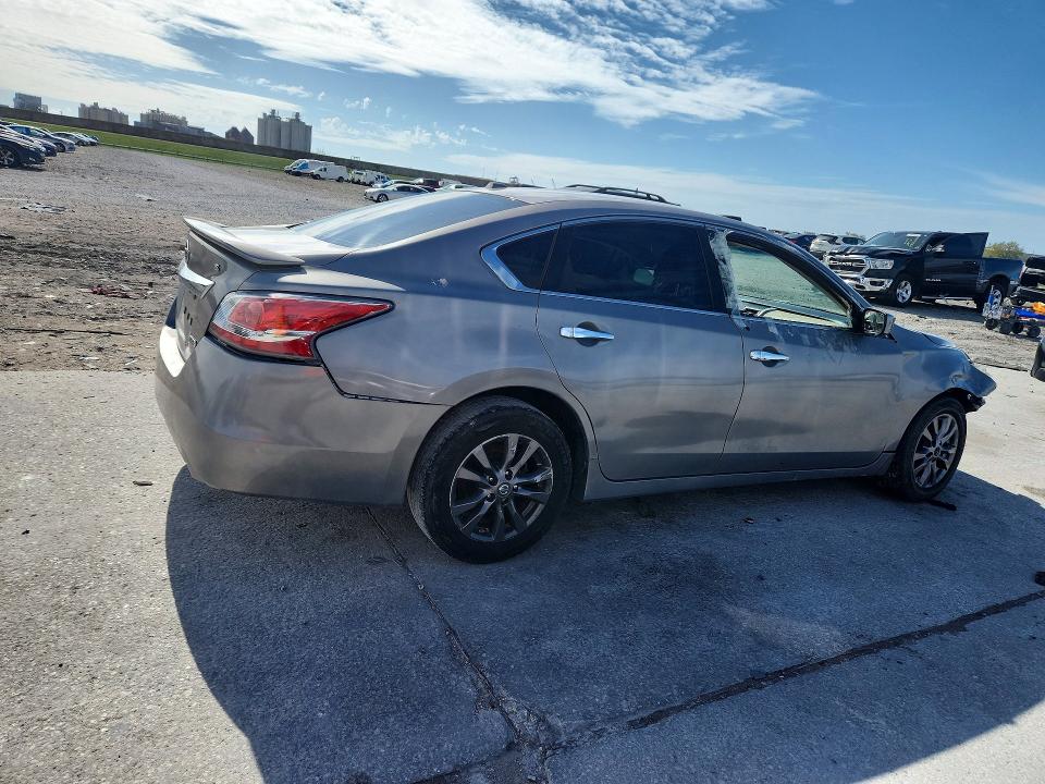 2015 Nissan Altima მანქანა იყიდება აუქციონზე, vin: 1N4AL3AP5FN908339, აუქციონის ნომერი: 79928545